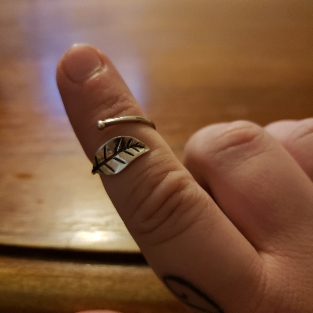 Adjustable silver leaf ring